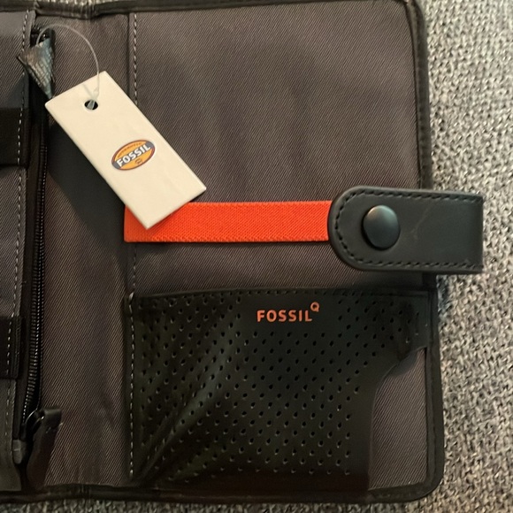 Fossil tech Carrier - Picture 4 of 7
